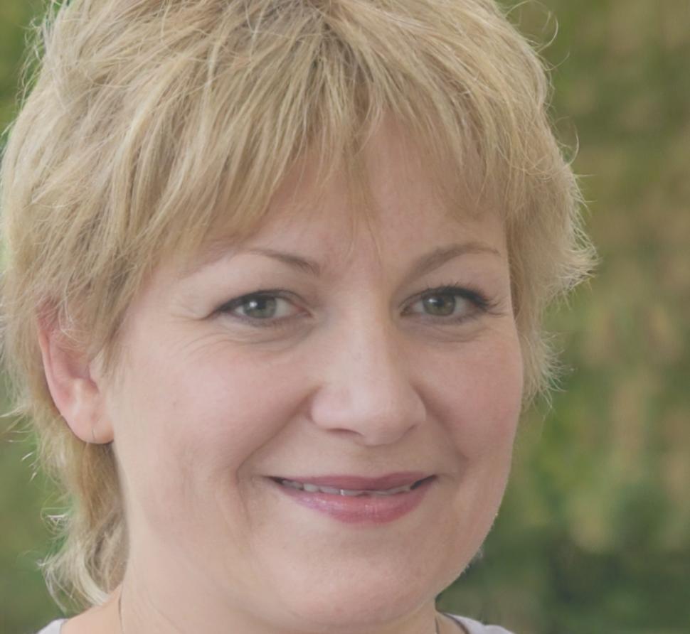 Portrait of Tamsin Elderfield, financial research instructor